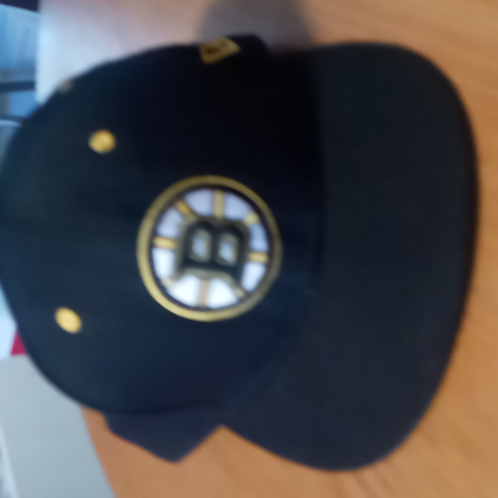 Bruins hat - Picture 6 of 10